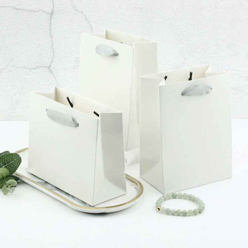 ถุงของขวัญกระดาษพื้นผิวคุณภาพสูง