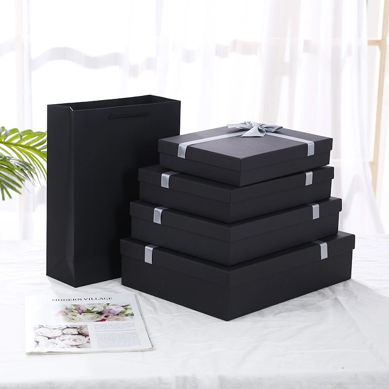 กล่องของขวัญสี่เหลี่ยมสีดำพร้อมฝาปิด